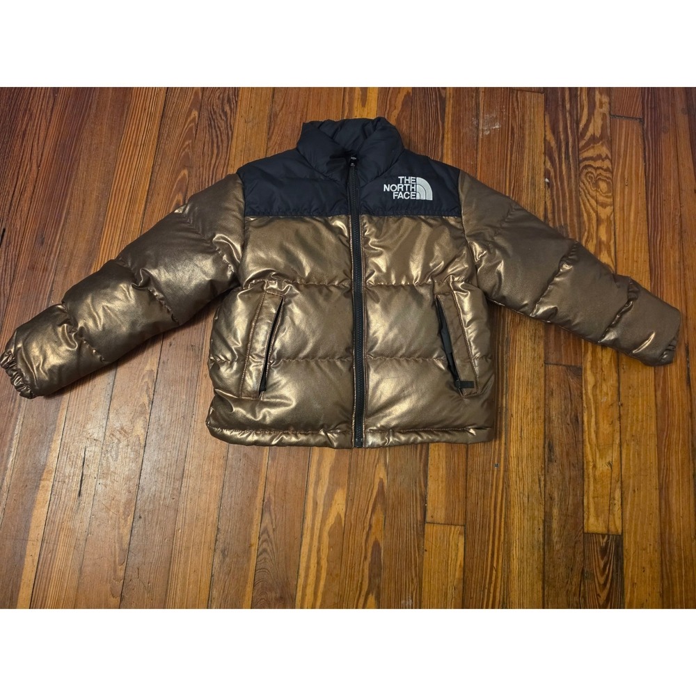 The North Face Nuptse Puffer Jacket Metallic Gold Black Kids Teen Unisex S 7/8